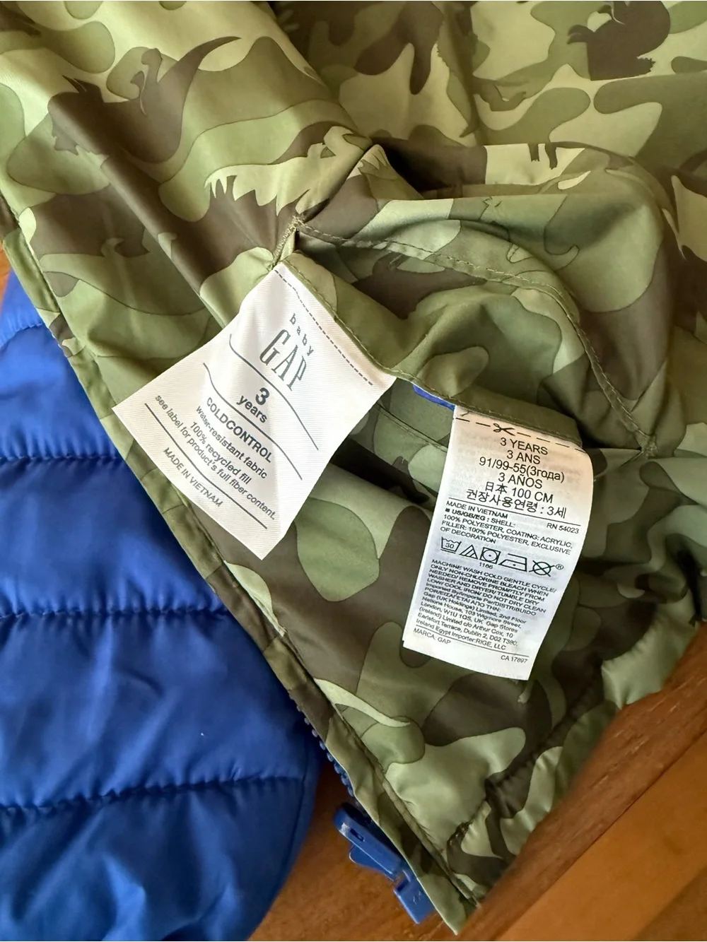 GAP Reversible Kids Puffer Jacket 3T - blue and camo dino